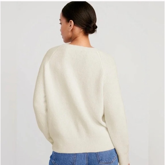 OLD NAVY SoSoft Loose V-Neck Sweater in Small - Picture 2 of 2